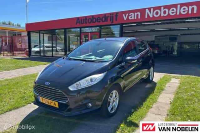 Ford Fiesta (2013) thumbnail 1