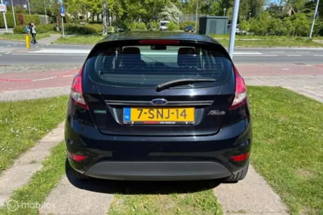 Ford Fiesta (2013) thumbnail 4