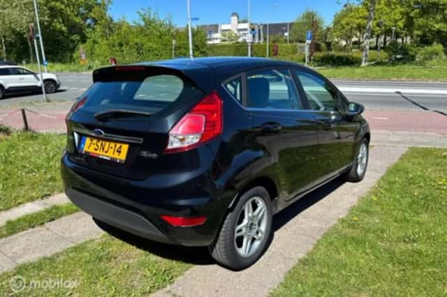 Ford Fiesta (2013) thumbnail 5