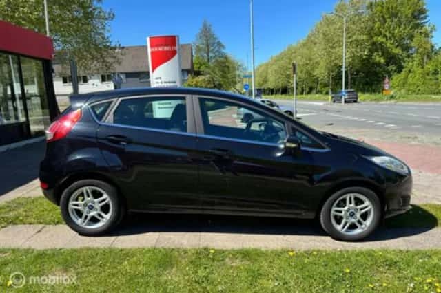 Ford Fiesta (2013) thumbnail 6