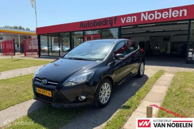 Ford Focus (2012) thumbnail 1