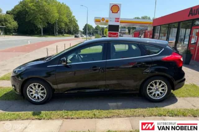 Ford Focus (2012) thumbnail 2