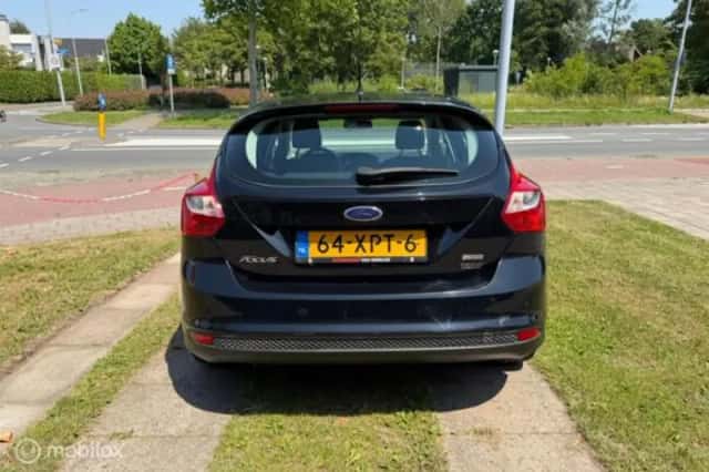 Ford Focus (2012) thumbnail 4