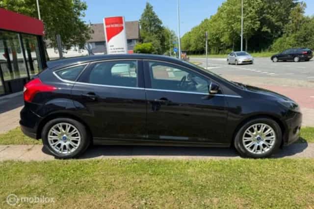 Ford Focus (2012) thumbnail 6