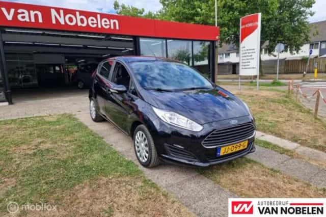 Ford Fiesta (2016) thumbnail 2