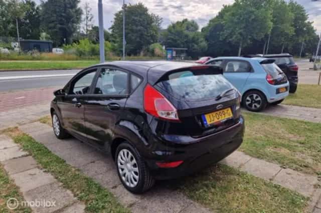 Ford Fiesta (2016) thumbnail 4