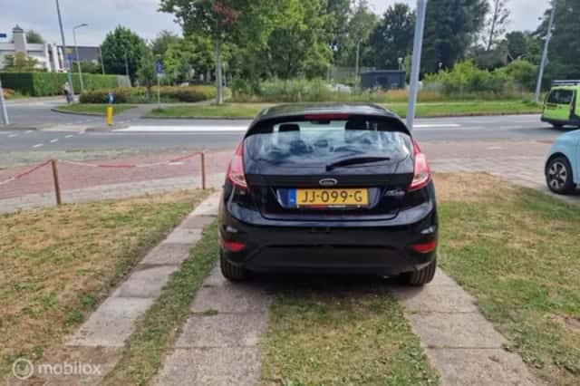 Ford Fiesta (2016) thumbnail 5