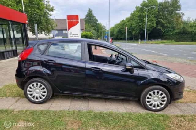 Ford Fiesta (2016) thumbnail 6