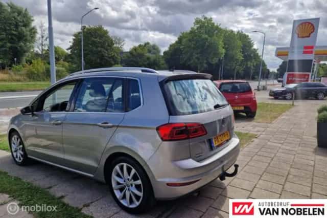 Volkswagen Golf Sportsvan (2017) thumbnail 3