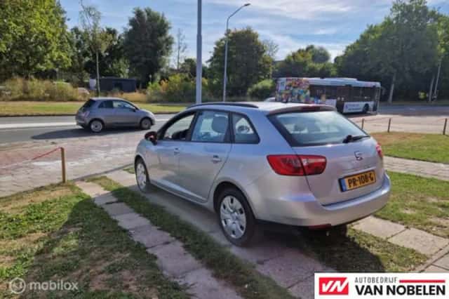 SEAT Ibiza (2016) thumbnail 3