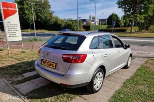 SEAT Ibiza (2016) thumbnail 4