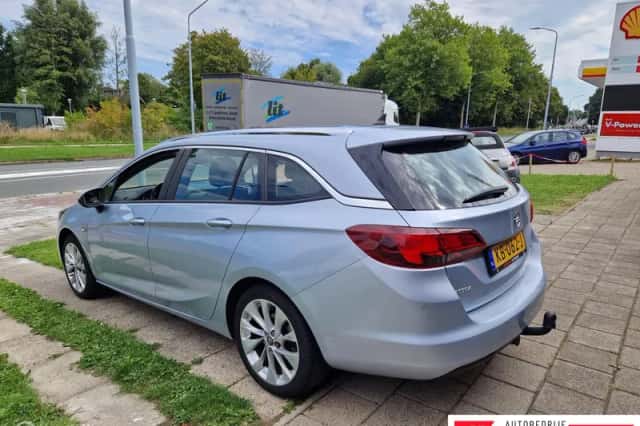 Opel Astra Sports Tourer (2016) thumbnail 3