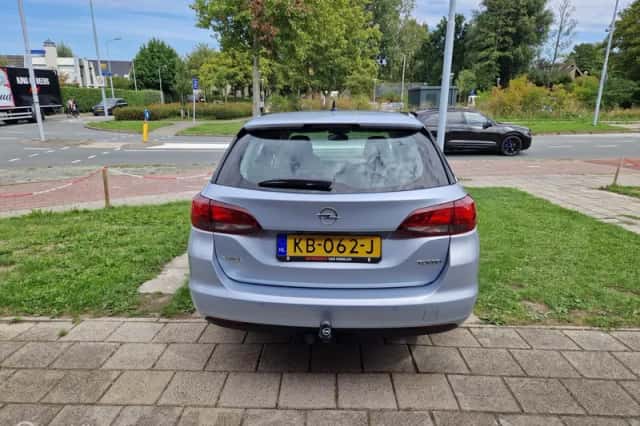 Opel Astra Sports Tourer (2016) thumbnail 4
