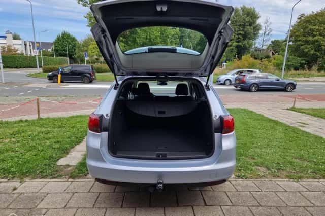 Opel Astra Sports Tourer (2016) thumbnail 5