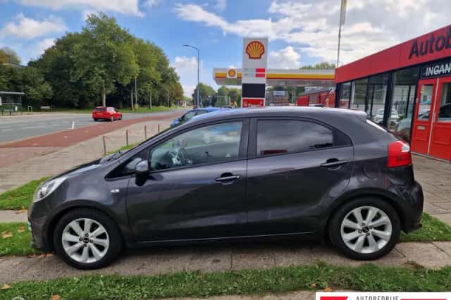 Kia Rio (2016) thumbnail 2