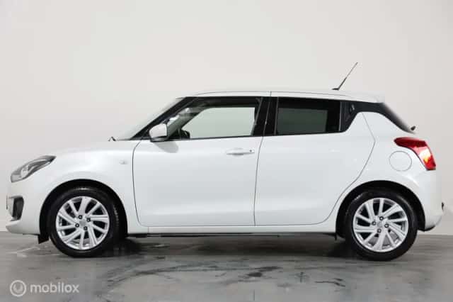 Suzuki Swift (2021) thumbnail 4