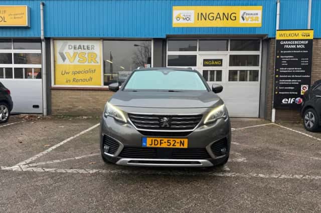 Peugeot 5008 (2017) thumbnail 2