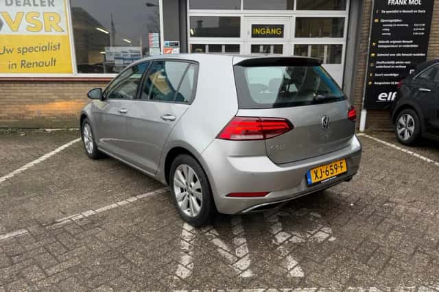 Volkswagen Golf (2019) thumbnail 3