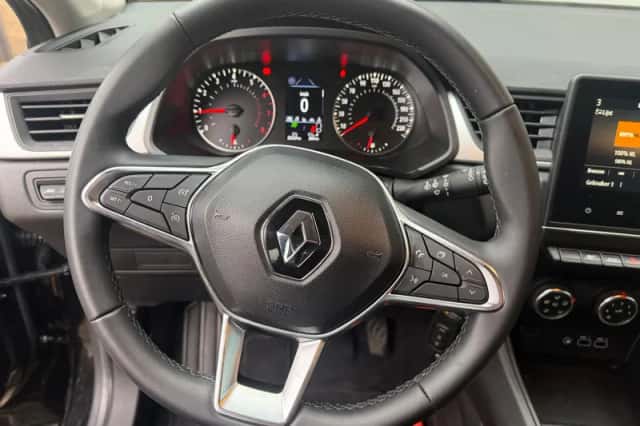 Renault Captur (2023) thumbnail 5