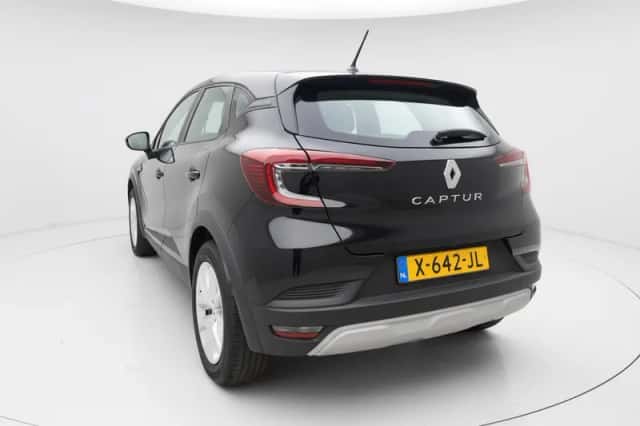 Renault Captur (2023) thumbnail 6
