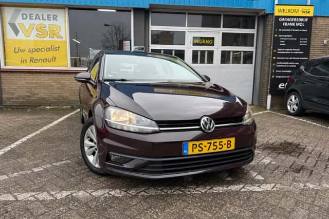 Volkswagen Golf (2017) thumbnail 2