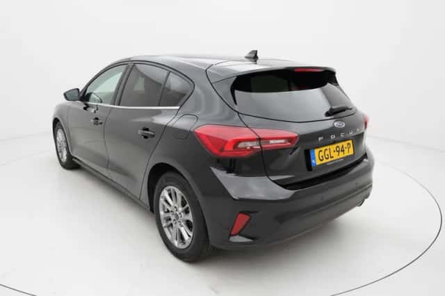 Ford Focus (2024) thumbnail 3