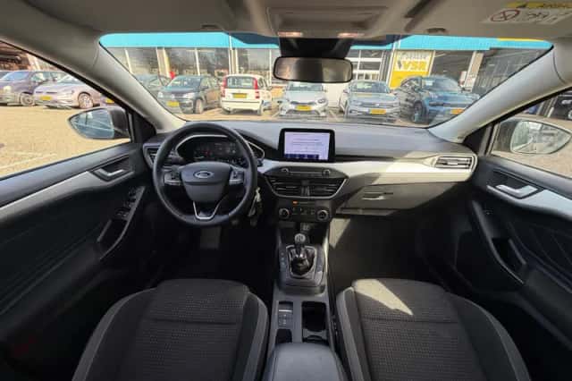 Ford Focus (2022) thumbnail 2