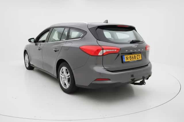 Ford Focus (2022) thumbnail 3