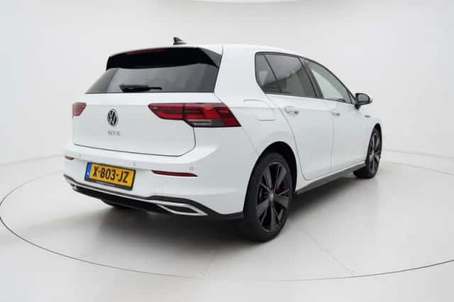Volkswagen Golf (2021) thumbnail 3