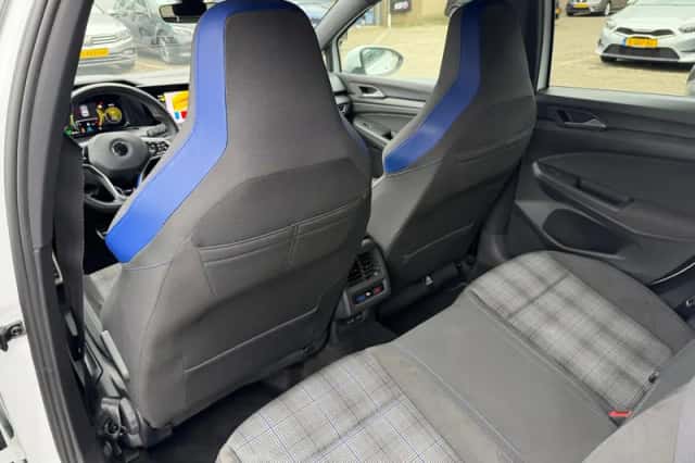 Volkswagen Golf (2021) thumbnail 4