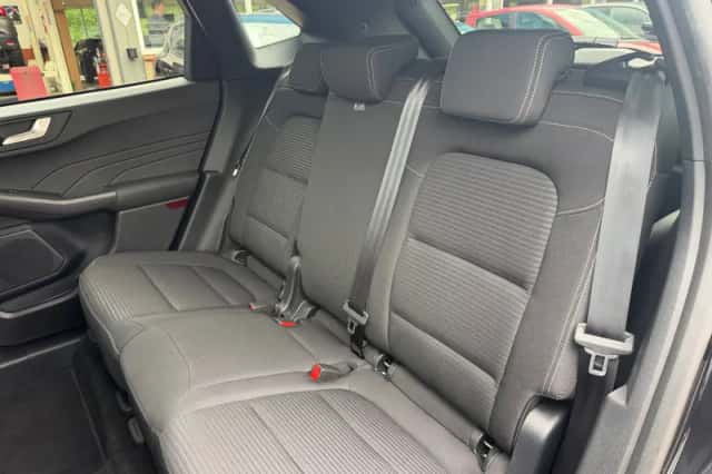 Ford Kuga (2023) thumbnail 4