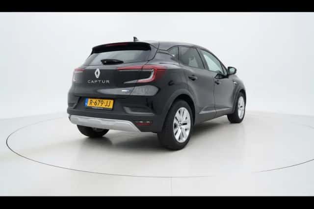 Renault Captur (2022) thumbnail 3