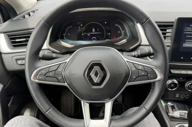 Renault Captur (2022) thumbnail 4