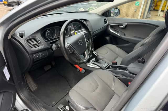 Volvo V40 (2017) thumbnail 2