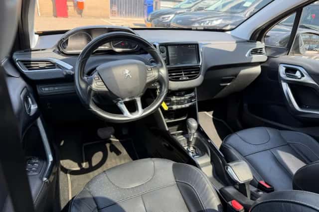 Peugeot 2008 (2017) thumbnail 4