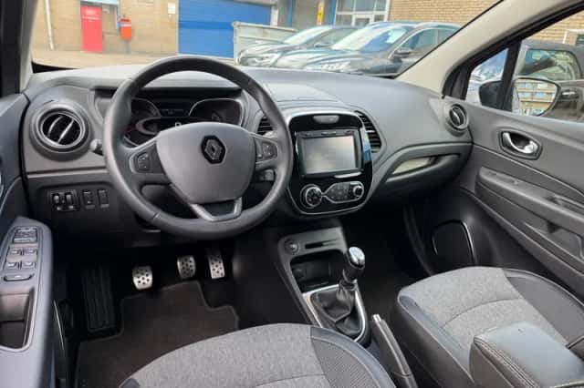Renault Captur (2018) thumbnail 2