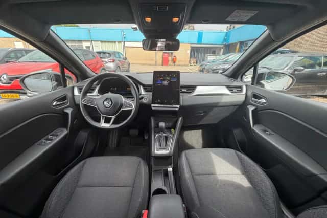 Renault Captur (2025) thumbnail 4