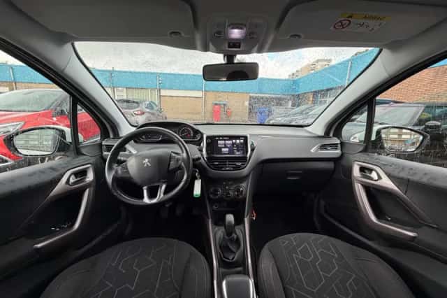 Peugeot 2008 (2016) thumbnail 4