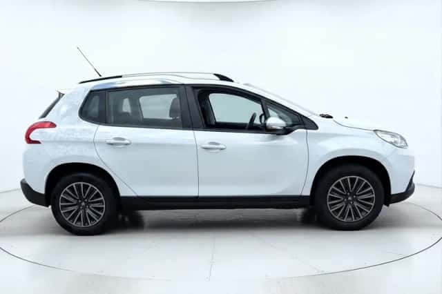 Peugeot 2008 (2016) thumbnail 6