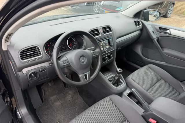Volkswagen Golf (2012) thumbnail 2