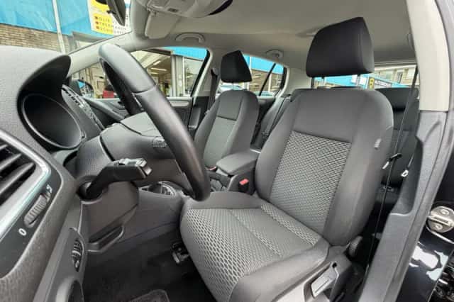 Volkswagen Golf (2012) thumbnail 6
