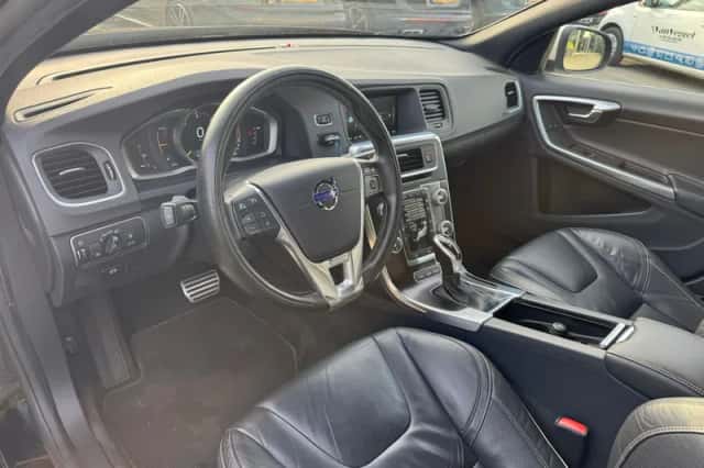 Volvo V60 (2015) thumbnail 2