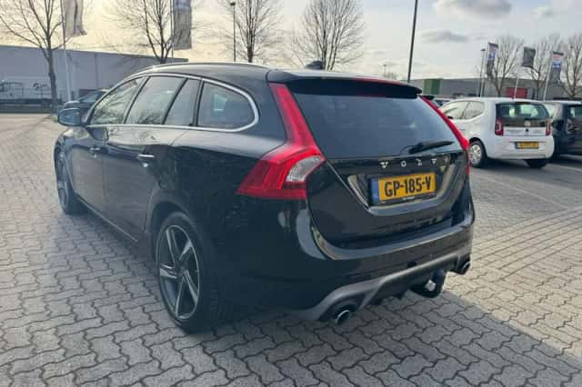 Volvo V60 (2015) thumbnail 4