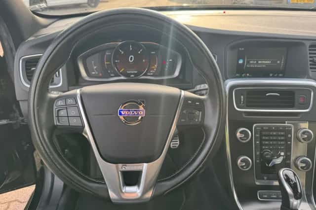 Volvo V60 (2015) thumbnail 6