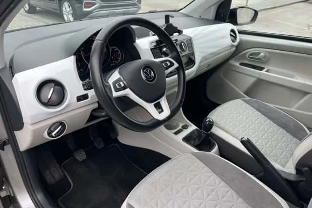 Volkswagen Up! (2022) thumbnail 2