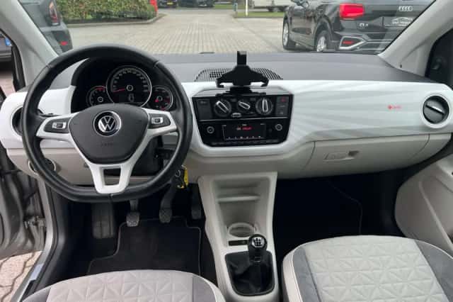 Volkswagen Up! (2022) thumbnail 4