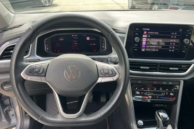 Volkswagen T-Roc (2023) thumbnail 4