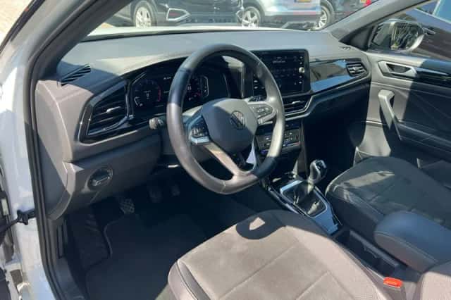 Volkswagen T-Roc (2023) thumbnail 2