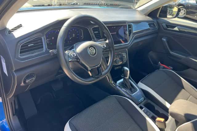Volkswagen T-Roc (2019) thumbnail 2