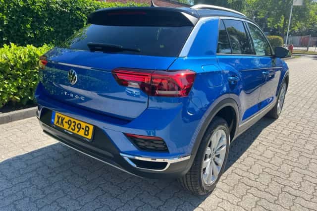 Volkswagen T-Roc (2019) thumbnail 3
